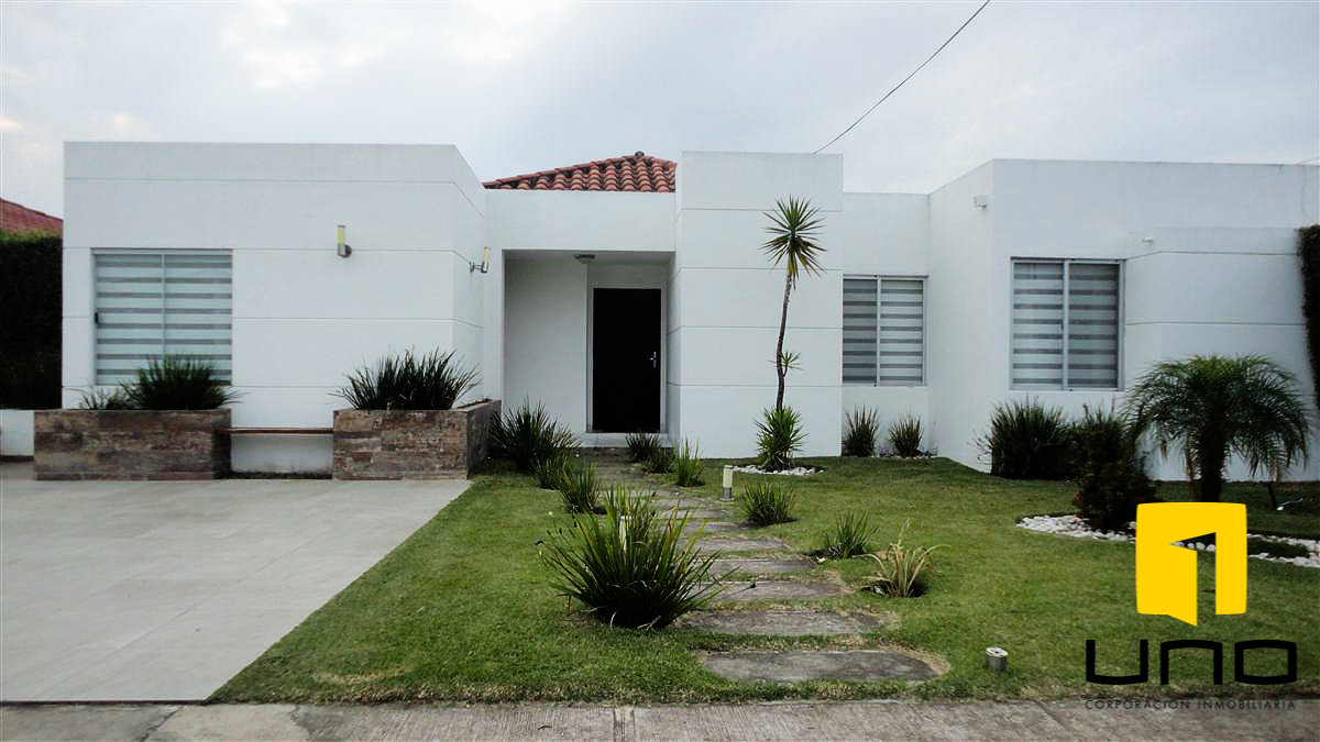 Casa en Urubó en Santa Cruz de la Sierra 4 dormitorios 3 baños 2 parqueos Foto 2