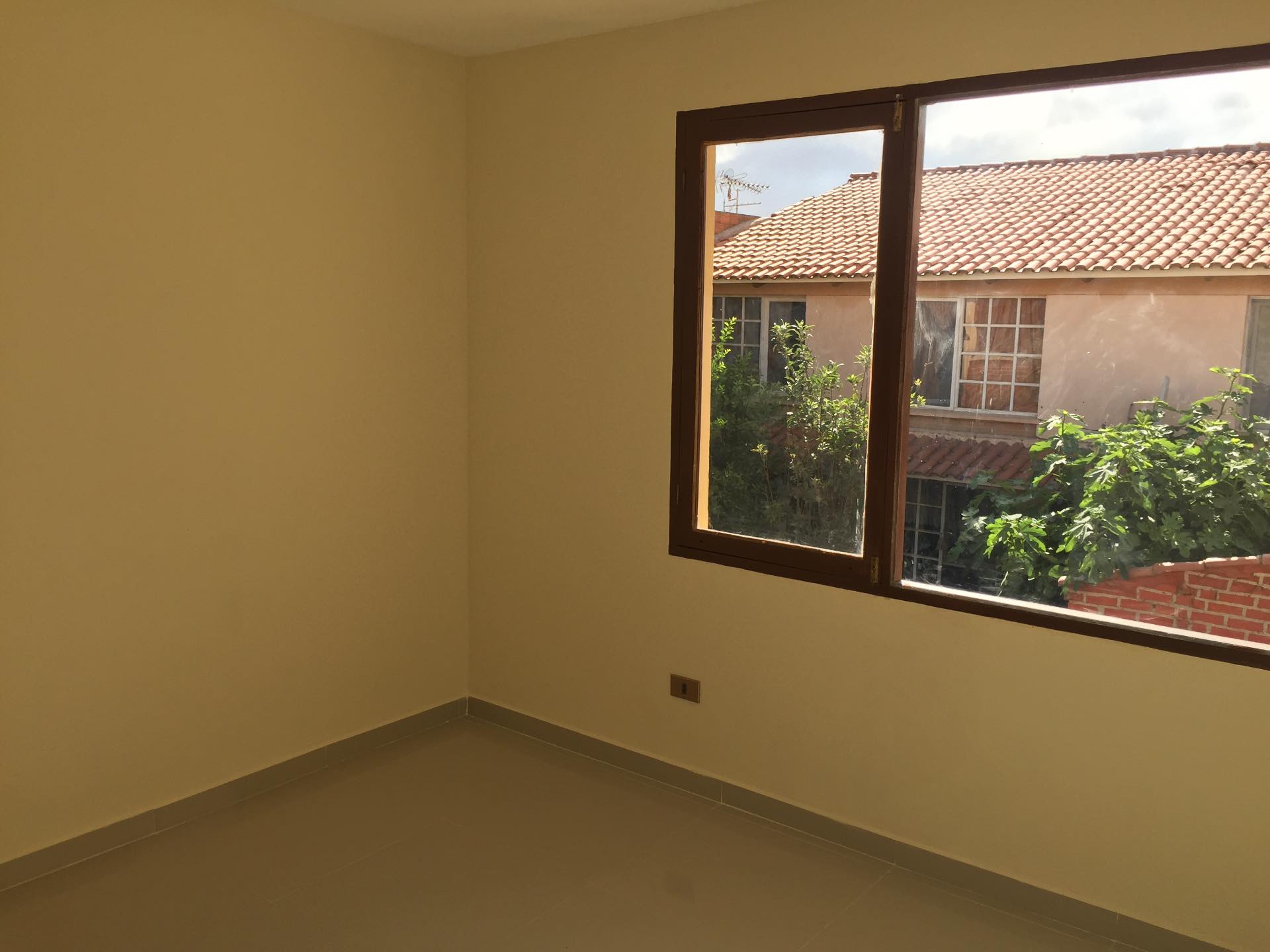 Casa en VentaZona Quintanilla Urb.Los Pinos Chacacollo calle 3 #43 5 dormitorios 4 baños 1 parqueos Foto 2