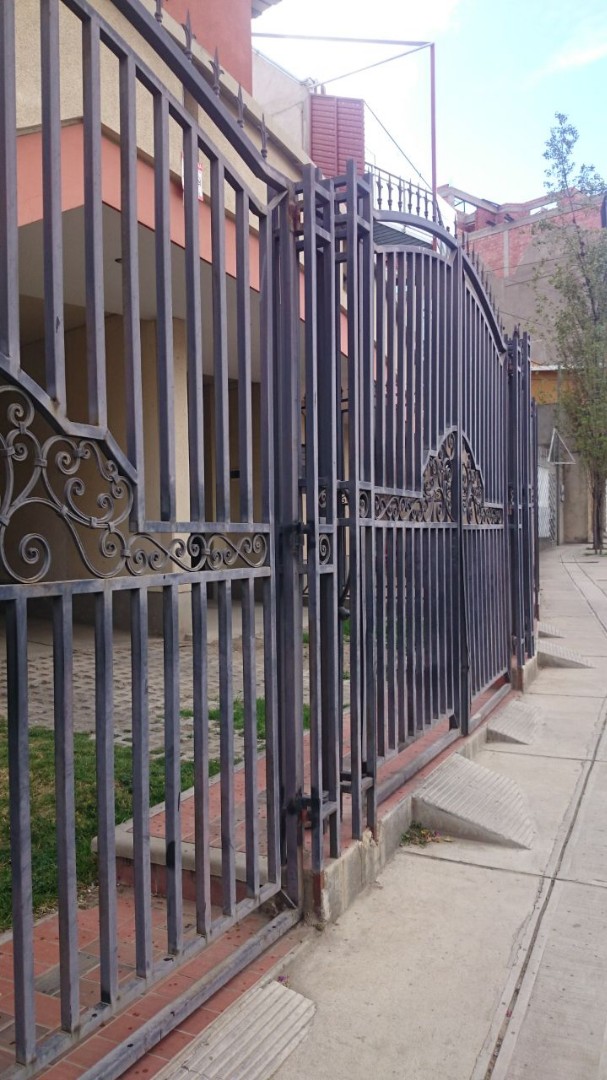 Casa en VentaAvenida Hugo Ernest a la altura Colegio San Ignacio Foto 3