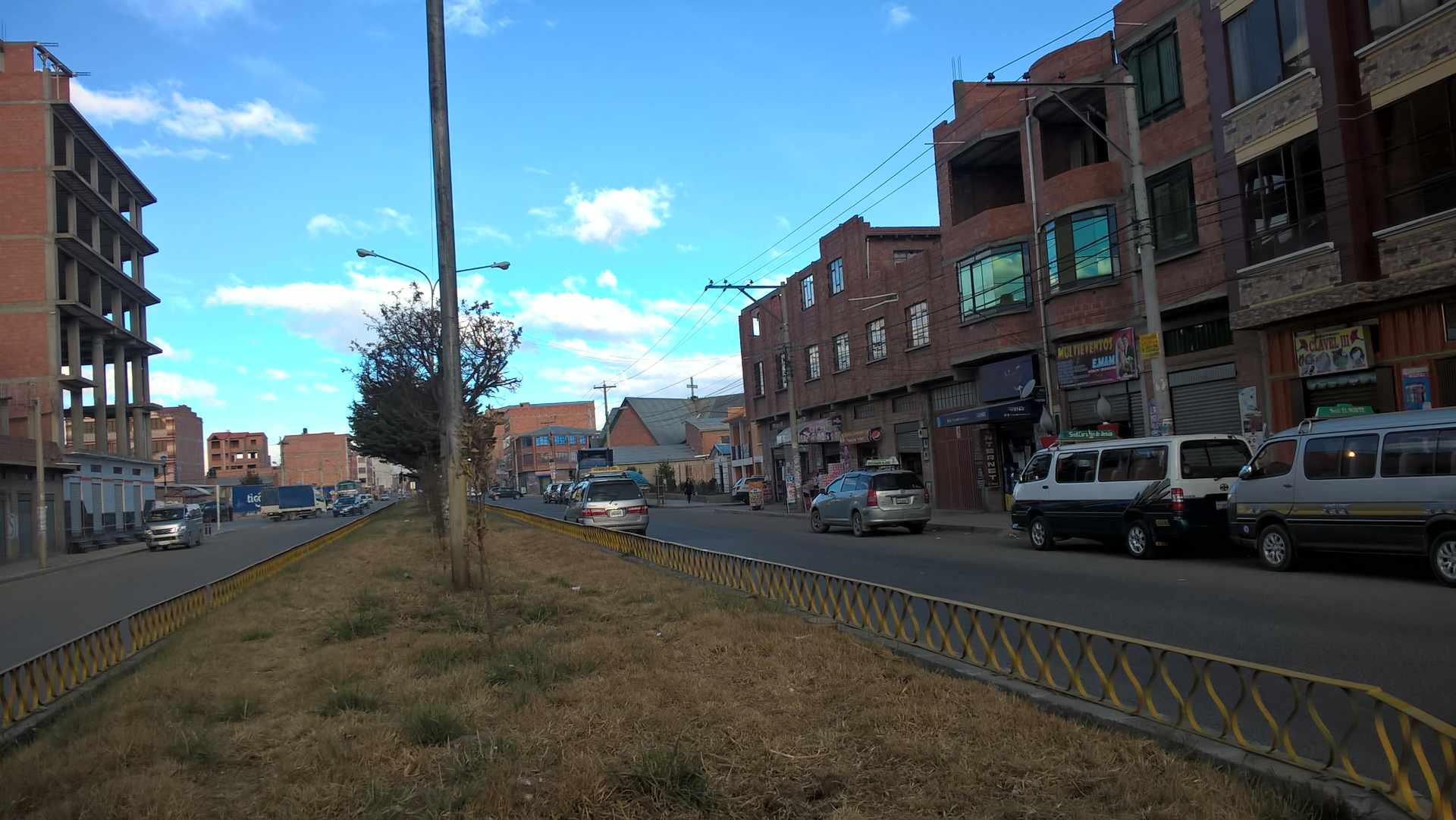 Casa Avenida Bolivia esquina calle 5 zona Bolívar Municipal  cerca al Cruce Villa Adela El Alto La Paz Foto 1