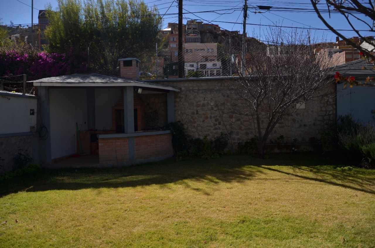 Casa en Seguencoma en La Paz 5 dormitorios 6 baños 3 parqueos Foto 1