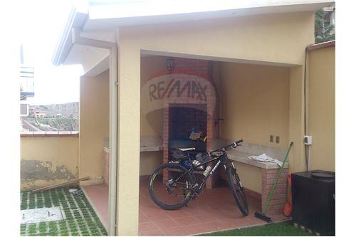 Casa en Achumani en La Paz 9 dormitorios 2 baños 1 parqueos Foto 5