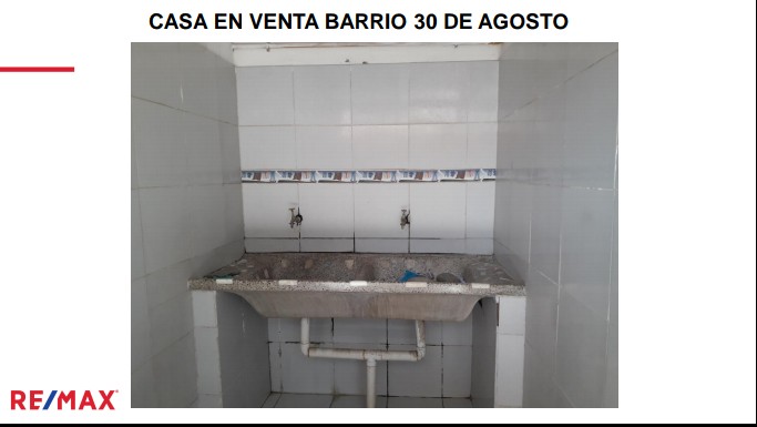 Casa en VentaAv. Moscu Barrio 30 de Agosto 6to anillo  6 dormitorios 2 baños 3 parqueos Foto 4