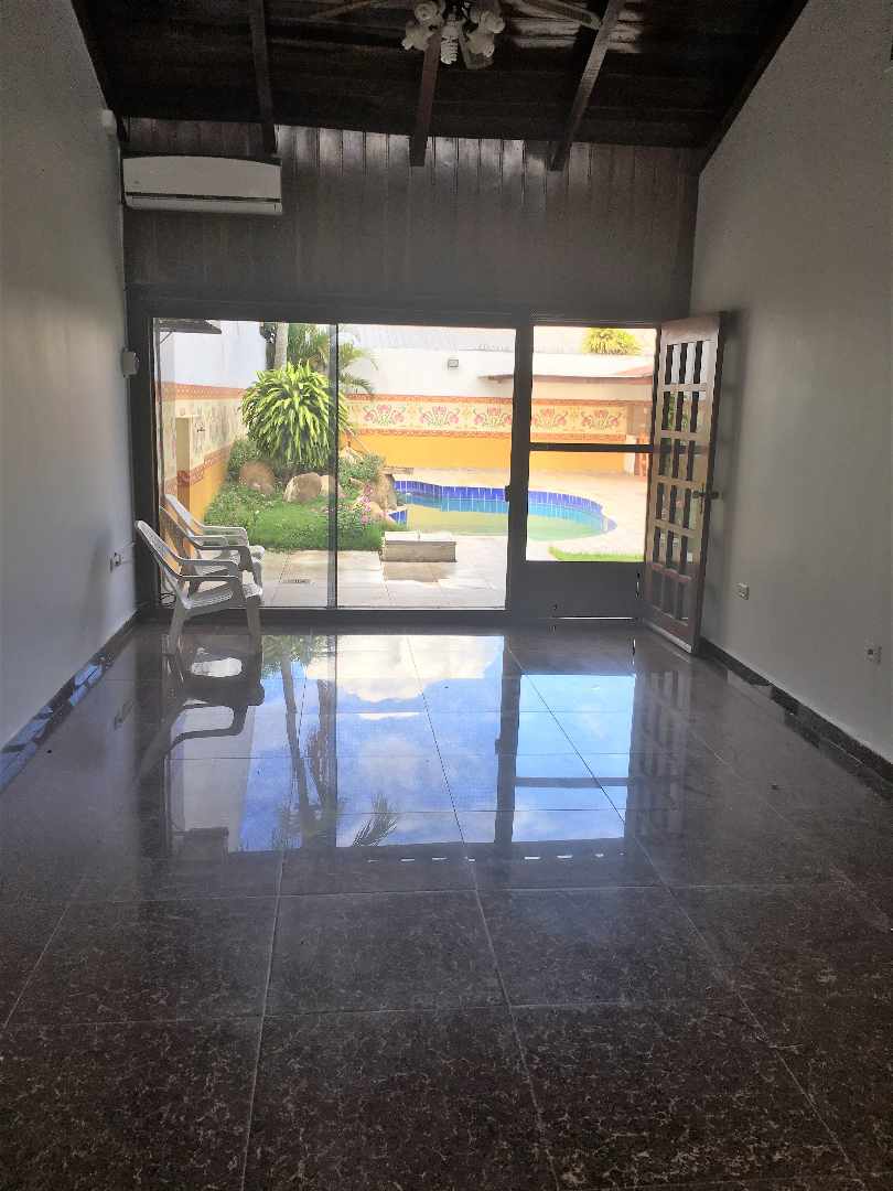 En Alquiler a $us 750 Foto 2