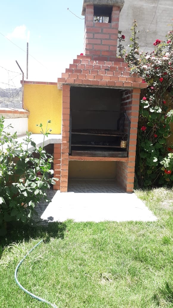 Casa en Achumani en La Paz 4 dormitorios 2 baños 2 parqueos Foto 6