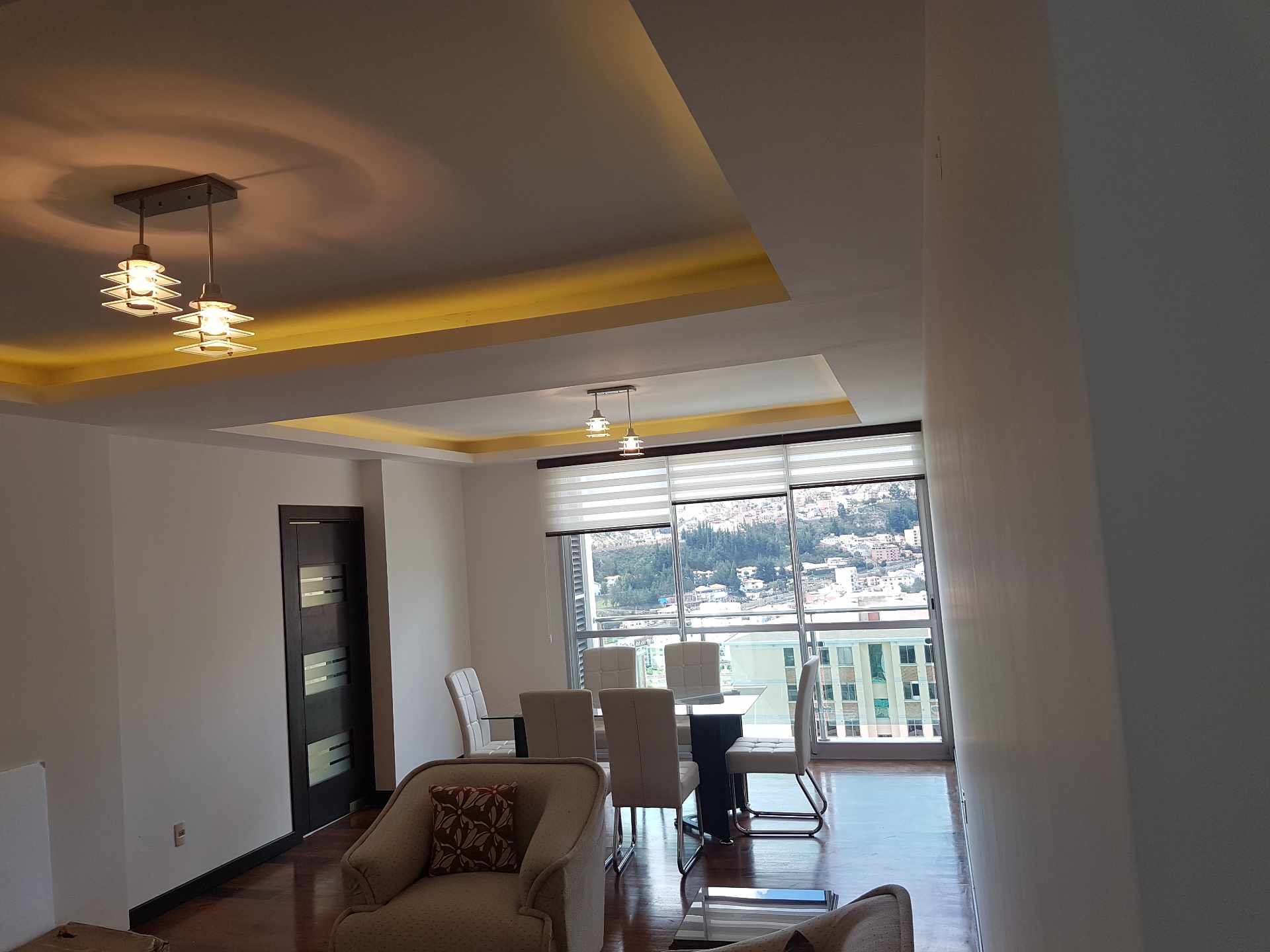 Departamento en AlquilerAv.ballivian ezquina calle #23
av.ballivian esquina calle 23 calacoto Foto 2