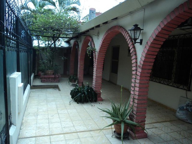 Casa en AlquilerZona Parque Urbano Av. Capitan Arrien. 
 Foto 1