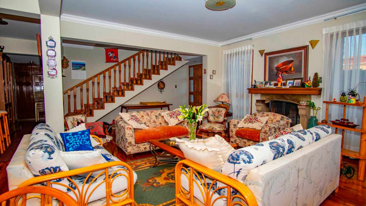 Casa en Temporal en Cochabamba 3 dormitorios 4 baños 3 parqueos Foto 3