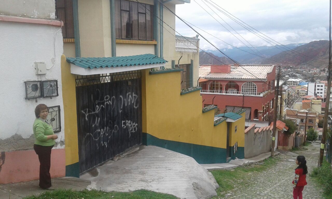 Casa en Alto Obrajes en La Paz 6 dormitorios 4 baños 1 parqueos Foto 14