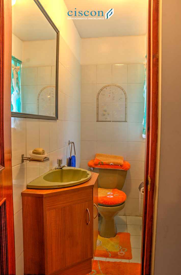 Casa en VentaAchumani, Zona Colegio Franco Boliviano 4 dormitorios 3 baños 3 parqueos Foto 9