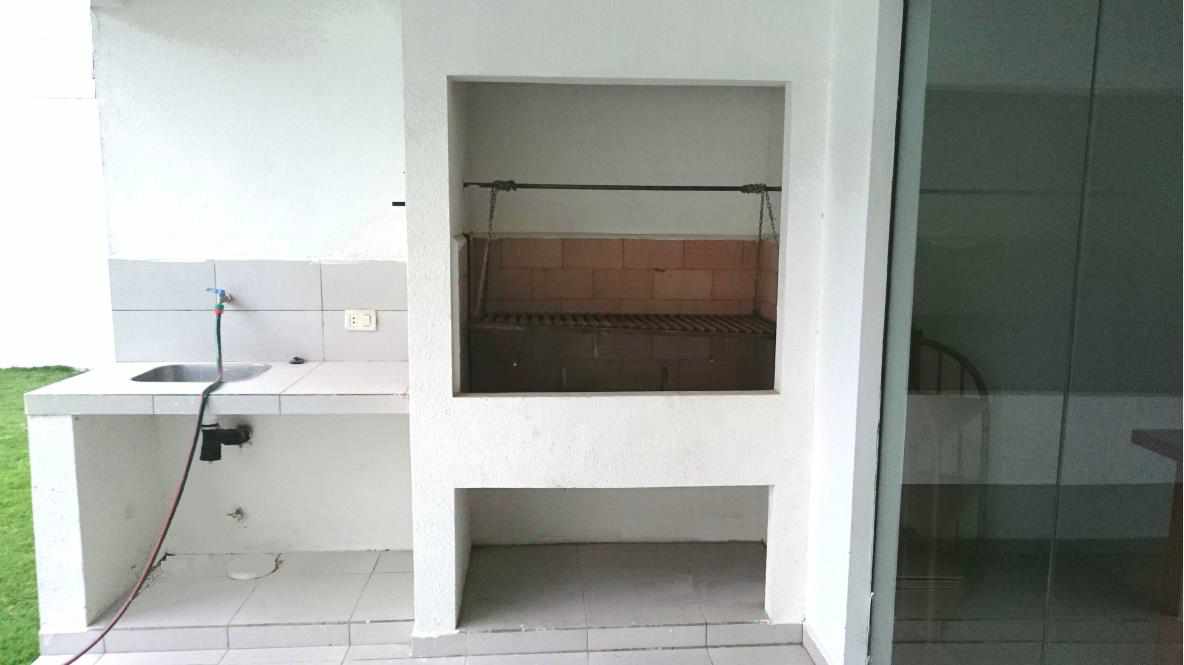 Casa en Entre 5to y 6to anillo Oeste en Santa Cruz de la Sierra 3 dormitorios 3 baños 2 parqueos Foto 10