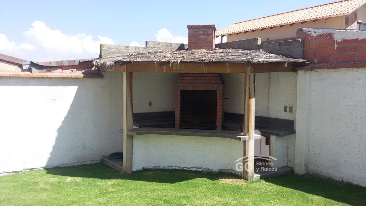 Casa en VentaAchumani, Las Lomas, La Paz-Bolivia 3 dormitorios 4 baños 3 parqueos Foto 5