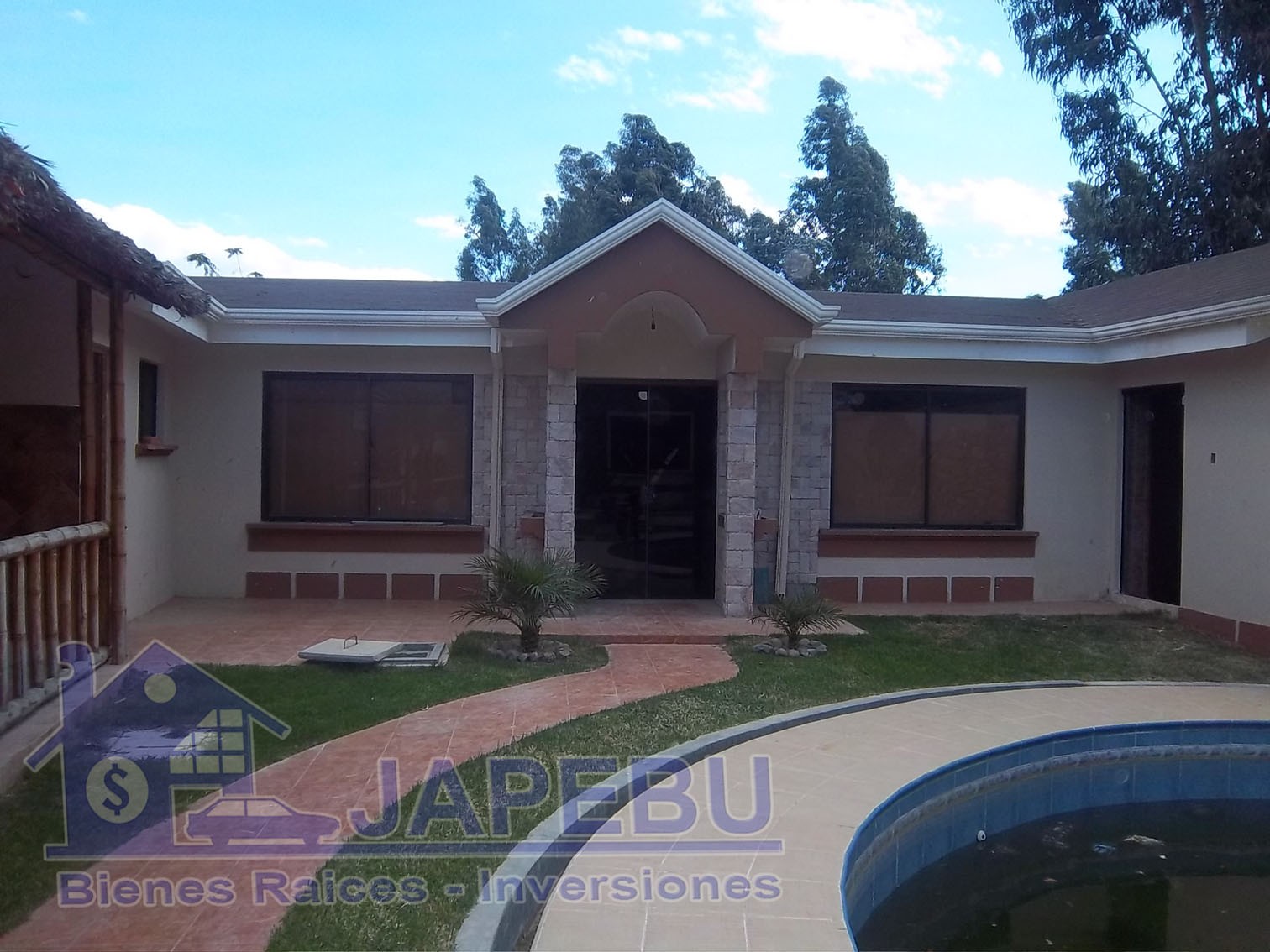 Casa en Tiquipaya en Cochabamba 5 dormitorios 6 baños 1 parqueos Foto 1