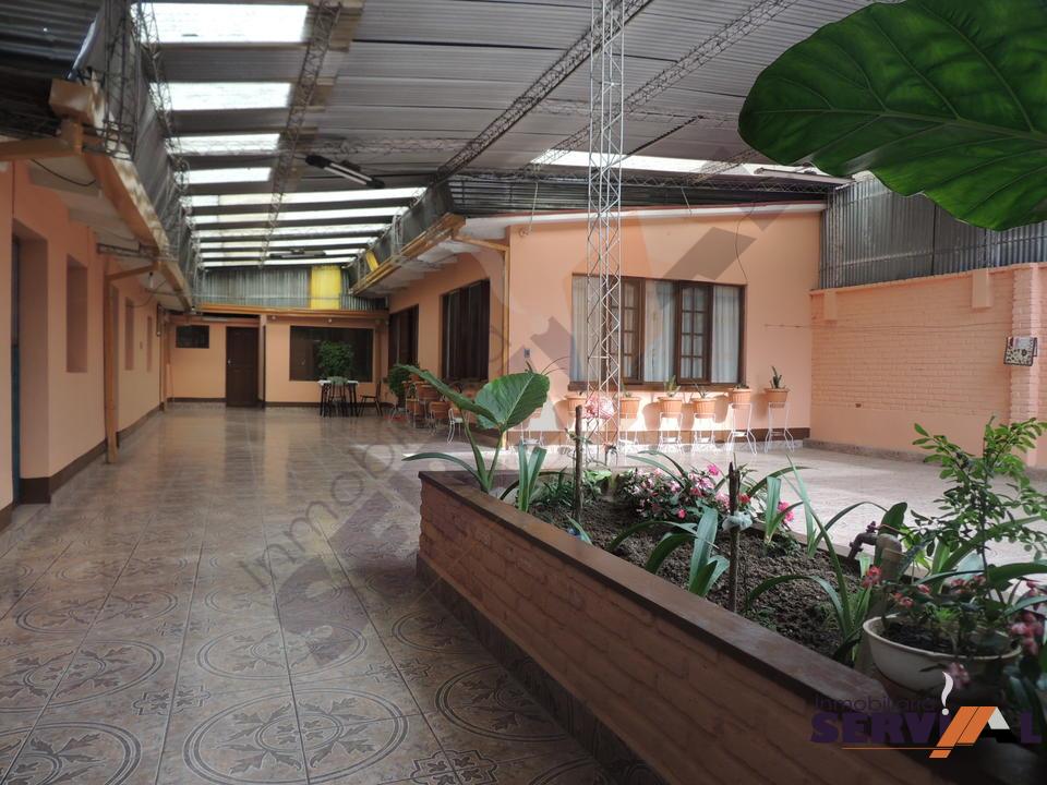 Casa en Mayorazgo en Cochabamba 4 dormitorios 3 baños 4 parqueos Foto 12