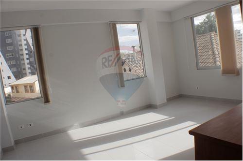 Departamento en Muyurina en Cochabamba 5 dormitorios 1 baños  Foto 6