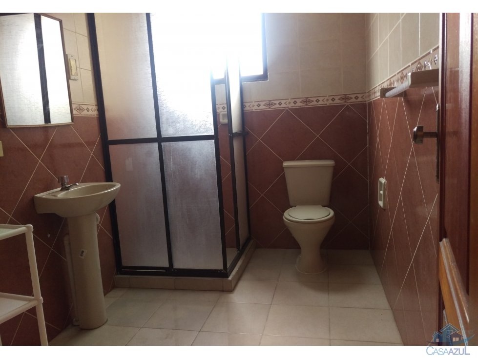 Oficina en Queru Queru en Cochabamba 3 dormitorios 2 baños  Foto 3