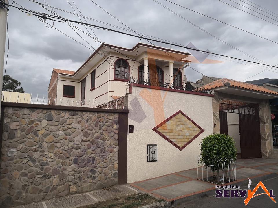 Casa en VentaHERMOSA CASA DE 2 PLANTAS, INMEDIACIONES TEMPLO MORMONES 4 dormitorios 3 baños 2 parqueos Foto 1