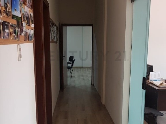 Oficina en AlquilerDirección: 6to anillo Av Pirai 
Zona: 
Municipio: Sur
Departamento: Santa Cruz
País: Bolivia Foto 6