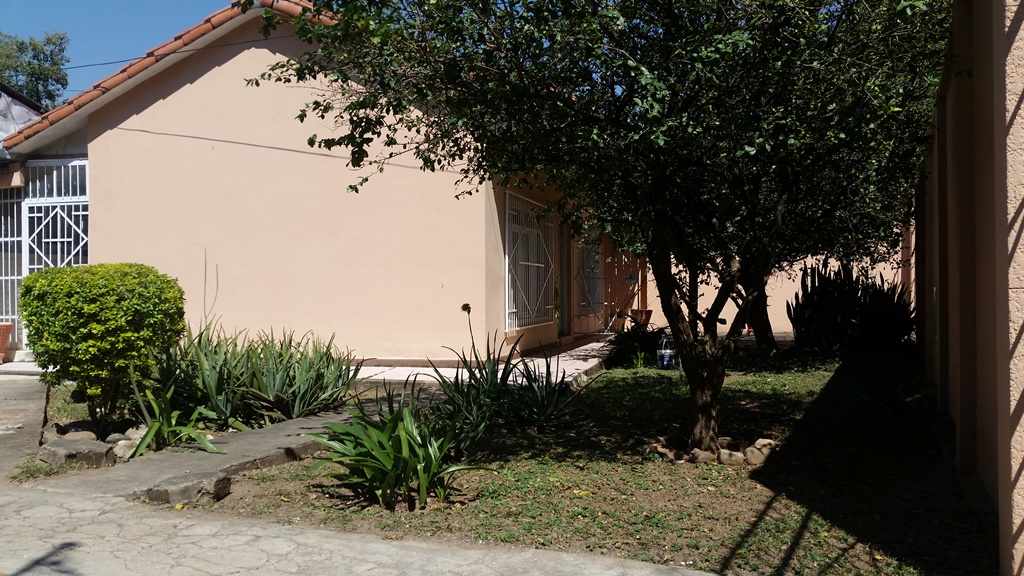 Casa en VentaCalle Puerto Suarez entre calle Charcas y Arenales casi 2do Anillo 5 dormitorios 3 baños 8 parqueos Foto 6