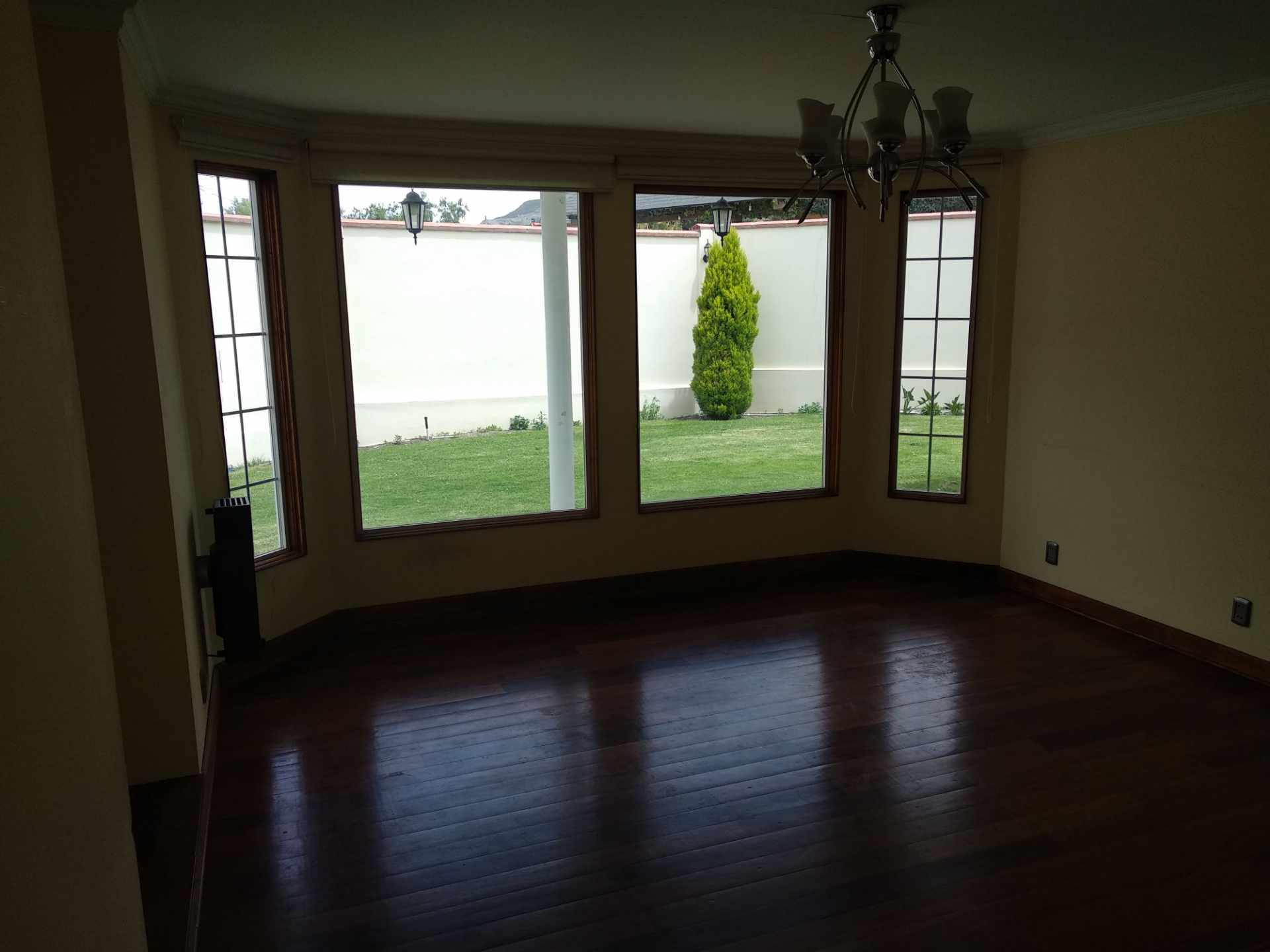 Casa en Mecapaca en La Paz 4 dormitorios 3 baños 6 parqueos Foto 9