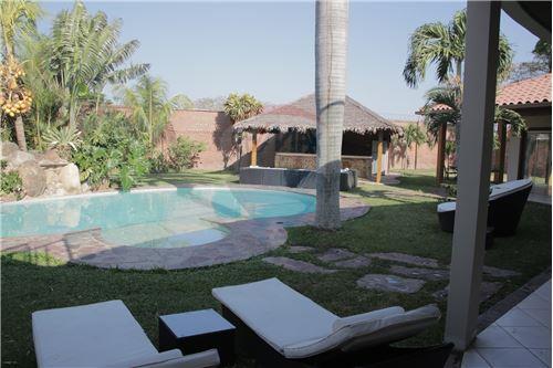 Casa en VentaLA CASONA VIRGEN DE COTOCA  5 baños 1 parqueos Foto 8