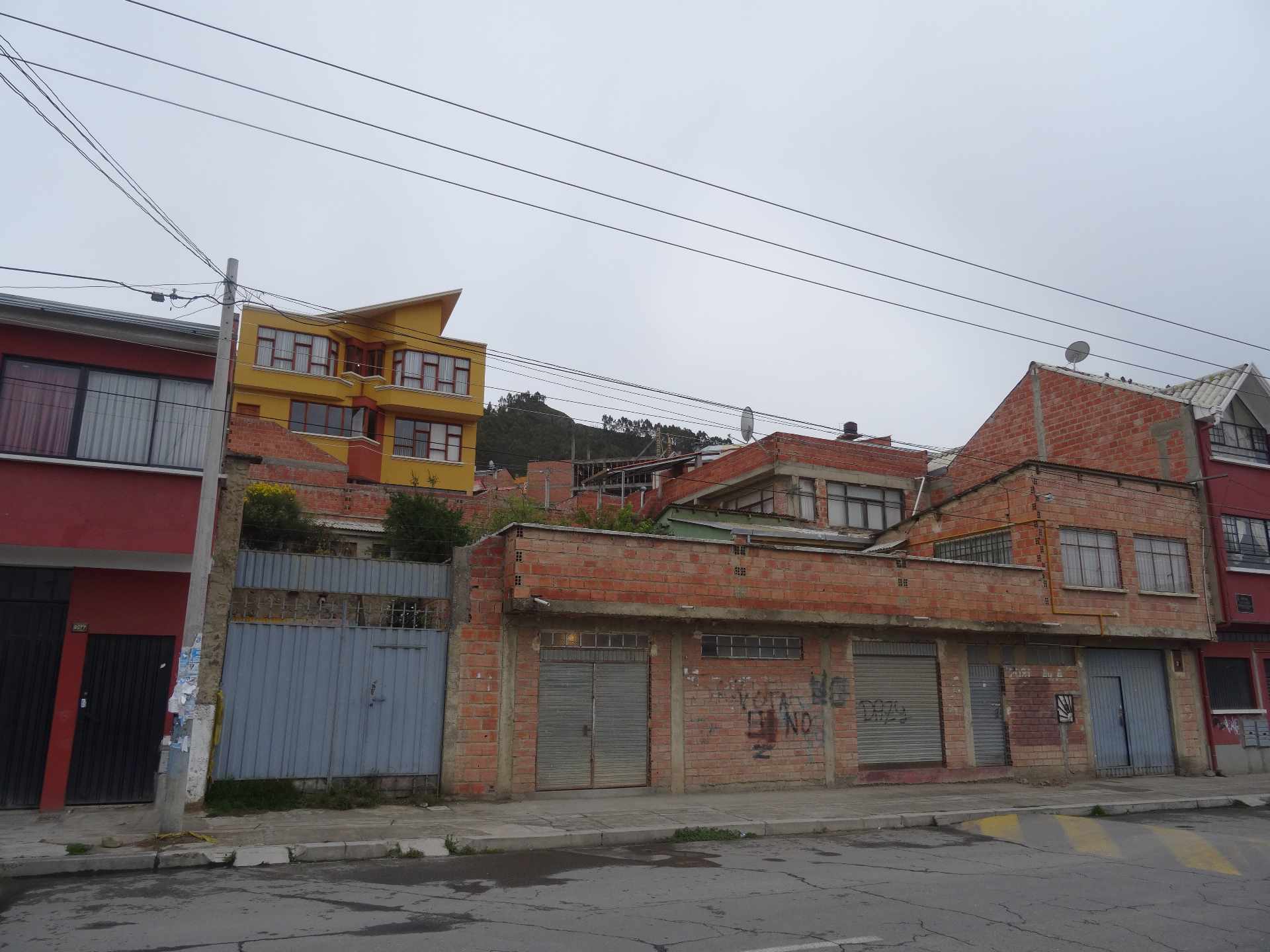 Casa en Pampahasi en La Paz 2 dormitorios 2 baños 2 parqueos Foto 1