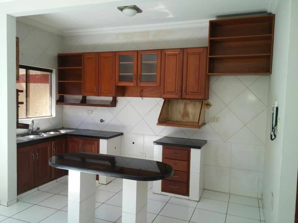 Casa en AlquilerZONA AV. MUTUALISTA y PARAGUA - DENTRO DEL 4TO ANILLO - CASA DE 3 DORM EN ALQUILER 3 dormitorios 4 baños 2 parqueos Foto 3