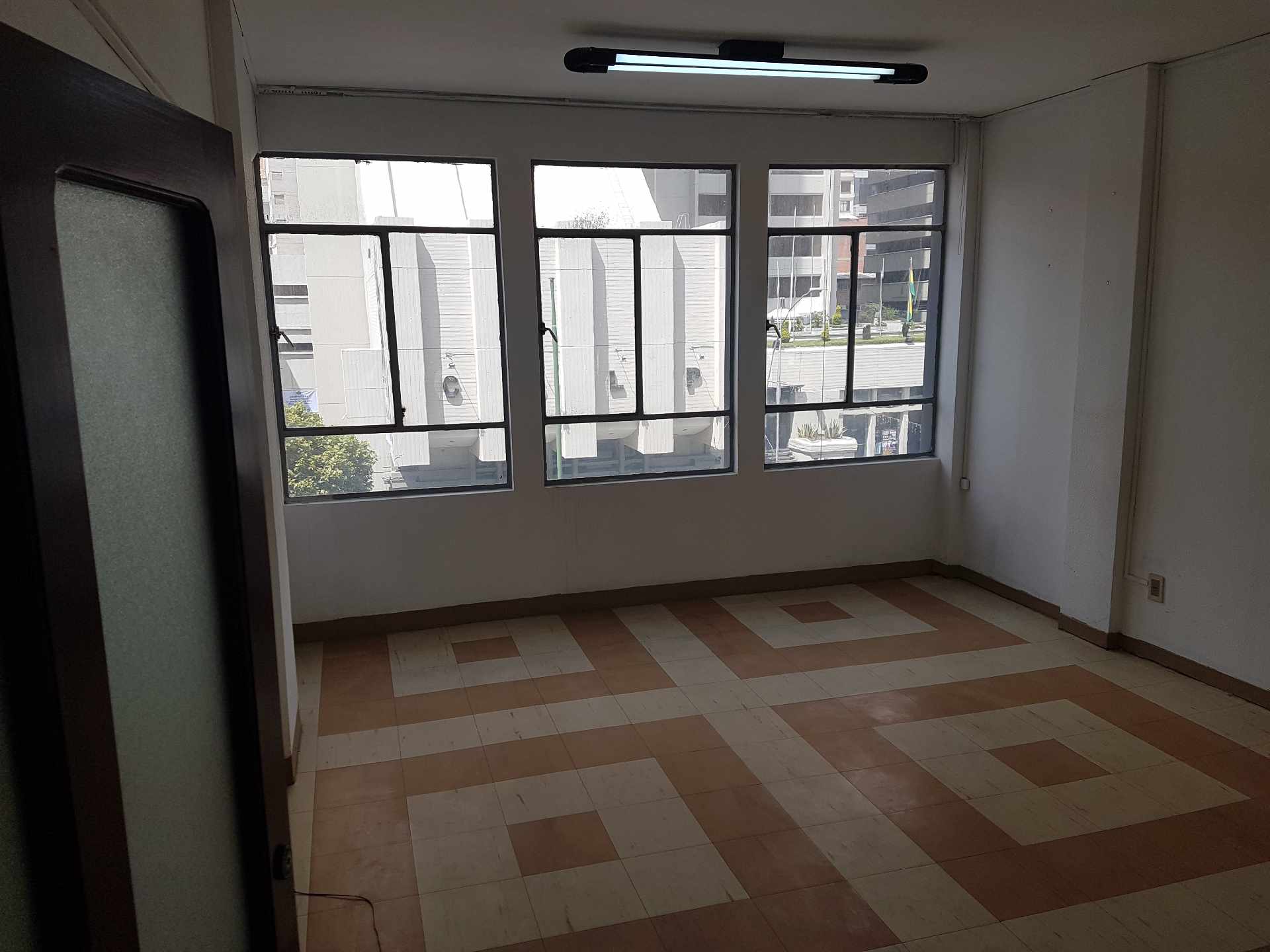 Oficina en AnticréticoAv. Mariscal Sta. Cruz Nº 1285 Edificio Bolivar  pIso 3 of. 302 Foto 3