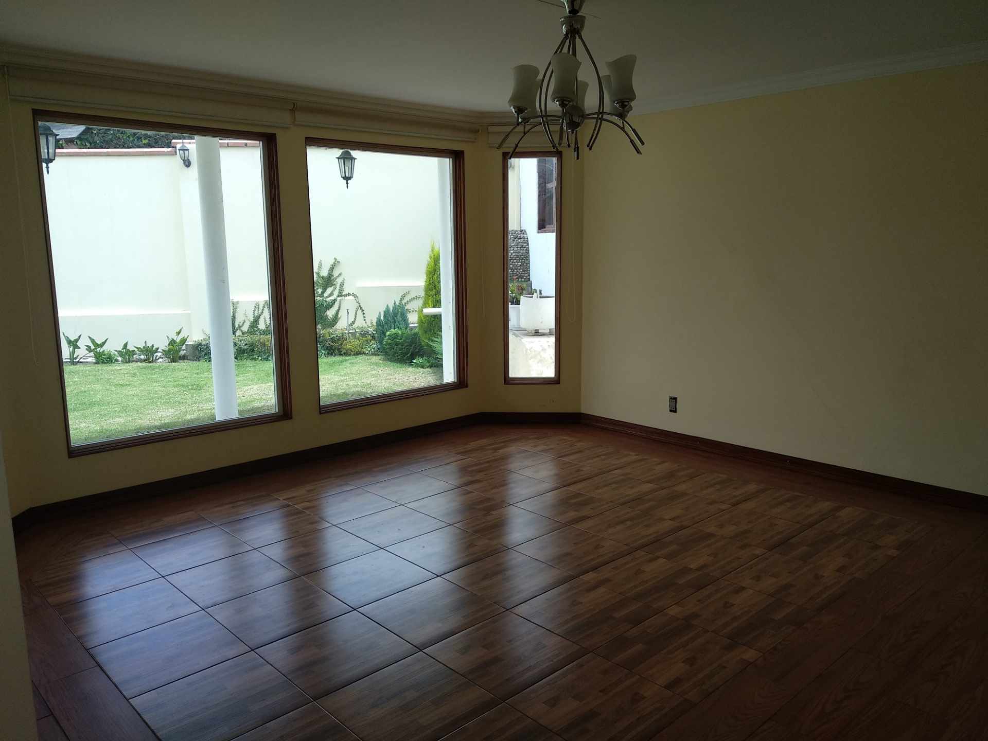 Casa en Mecapaca en La Paz 4 dormitorios 3 baños 6 parqueos Foto 8