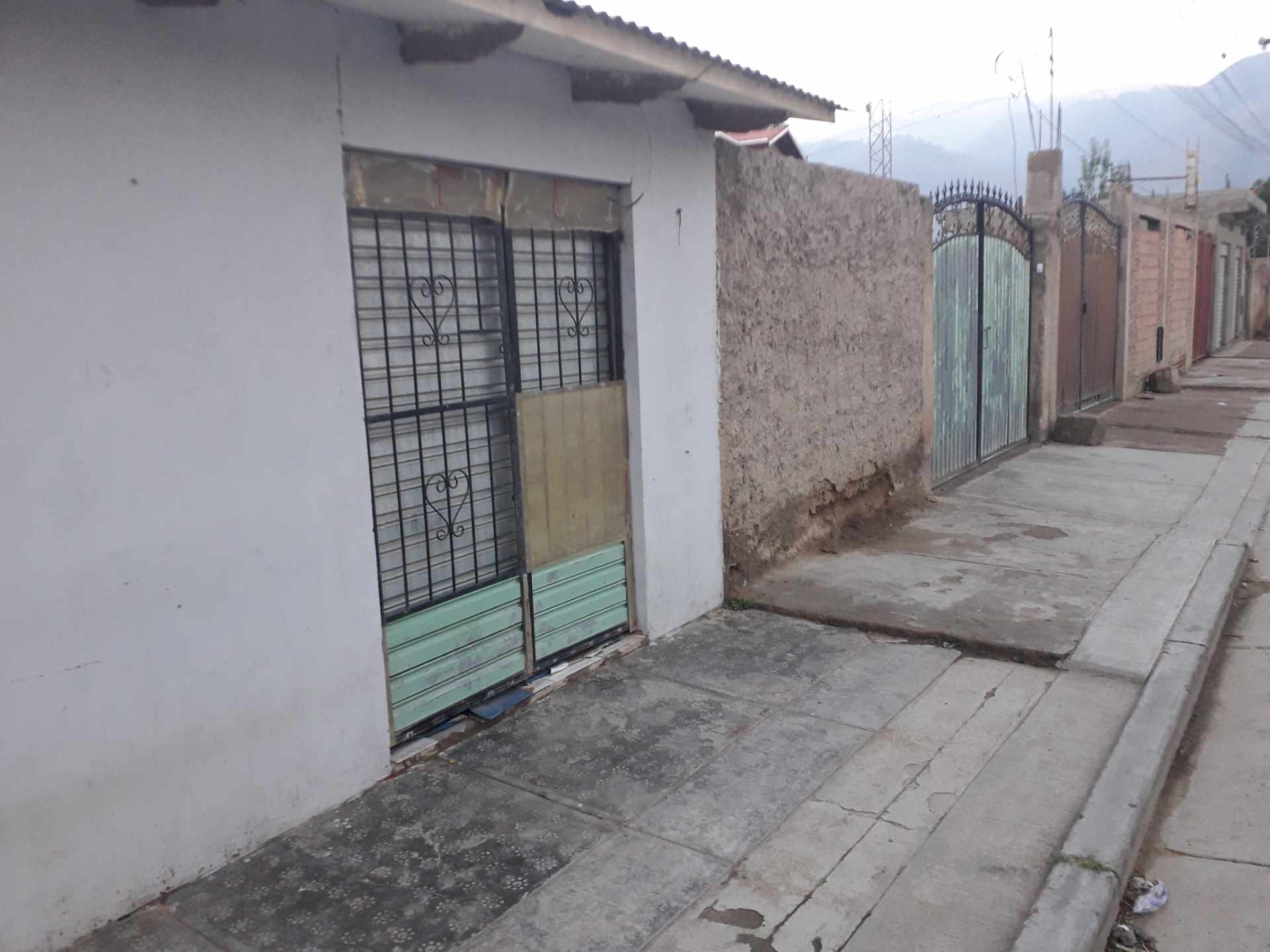 Casa en VentaSacaba zona central 4 dormitorios 2 baños 2 parqueos Foto 3
