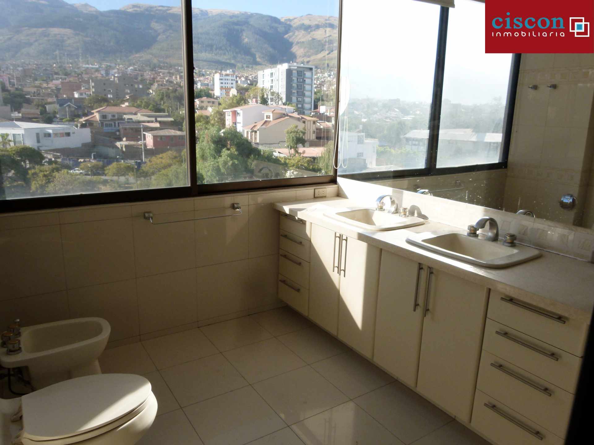 Departamento en Cala Cala en Cochabamba 4 dormitorios 5 baños 4 parqueos Foto 33
