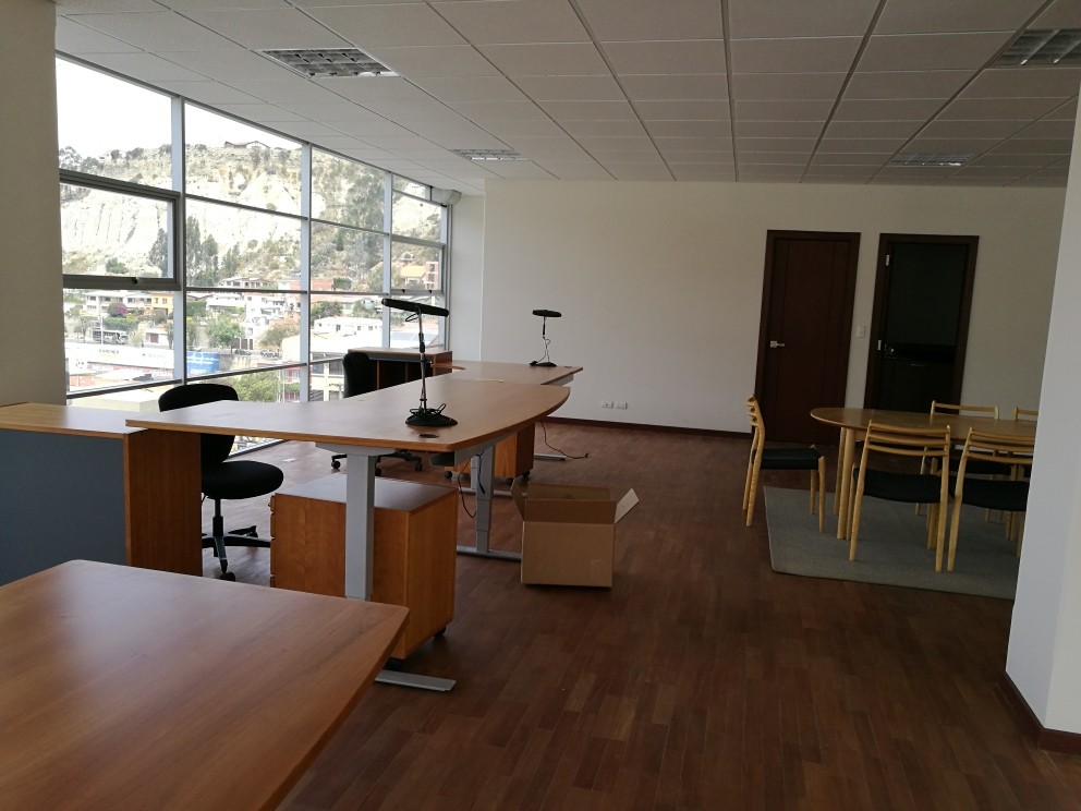 Oficina Obrajes Sobre Av. Hernando Siles, amplia oficina a estrenar de 180m2 utiles. Cuenta con 1 ambiente, 2 baños, deposito.   Foto 4
