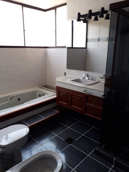 Departamento en Cota Cota en La Paz 4 dormitorios 3 baños 1 parqueos Foto 3