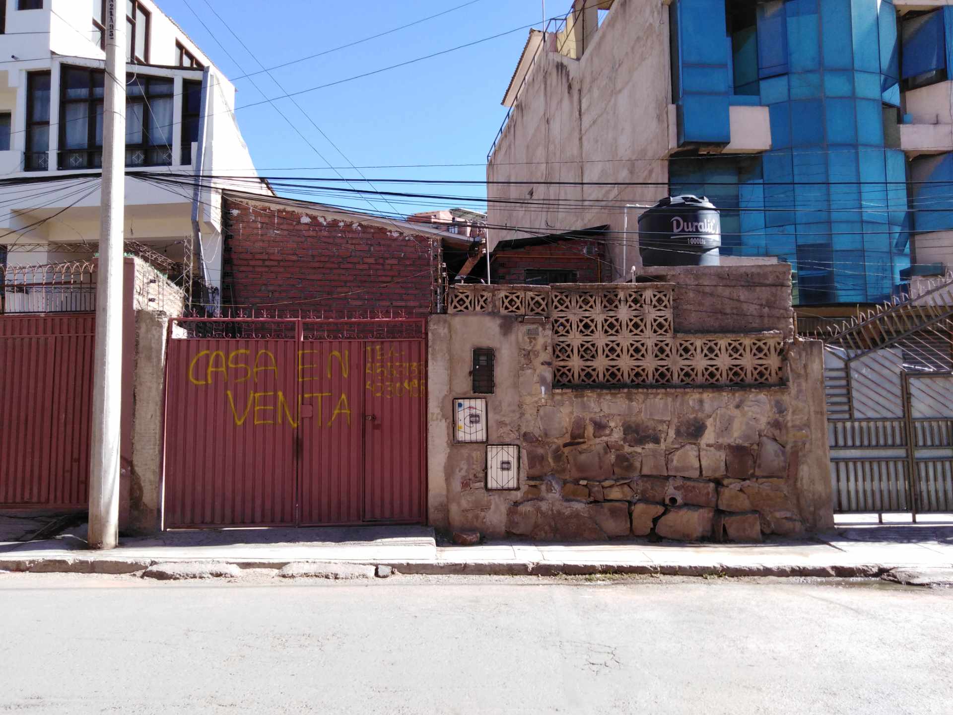 Casa en VentaCalle Ñuflo de Chavez entre Av. 6 de Agosto y calle General Loza Foto 1