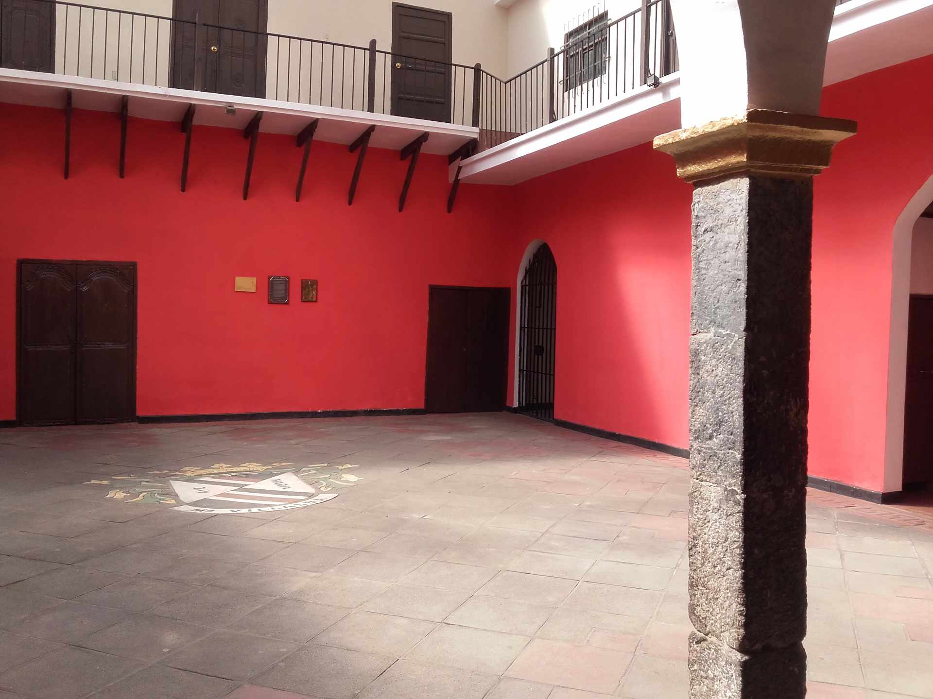 Casa Indaburo esq. Genaro Sanjinez Foto 1