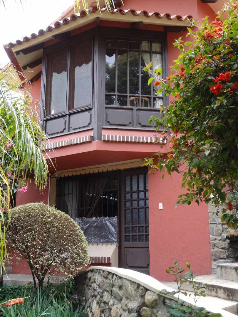Casa en Cala Cala en Cochabamba 5 dormitorios 4 baños 5 parqueos Foto 9
