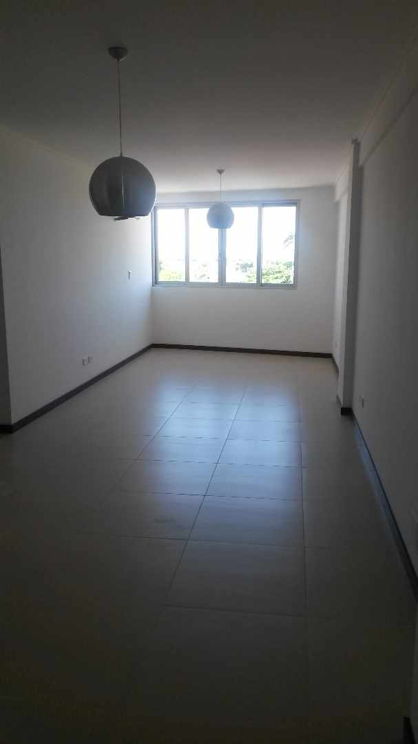 Departamento en VentaDepartamento de 2 Dormitorios 95m2 en venta en Urbari 110.000$ incluye 1 parqueo Foto 4
