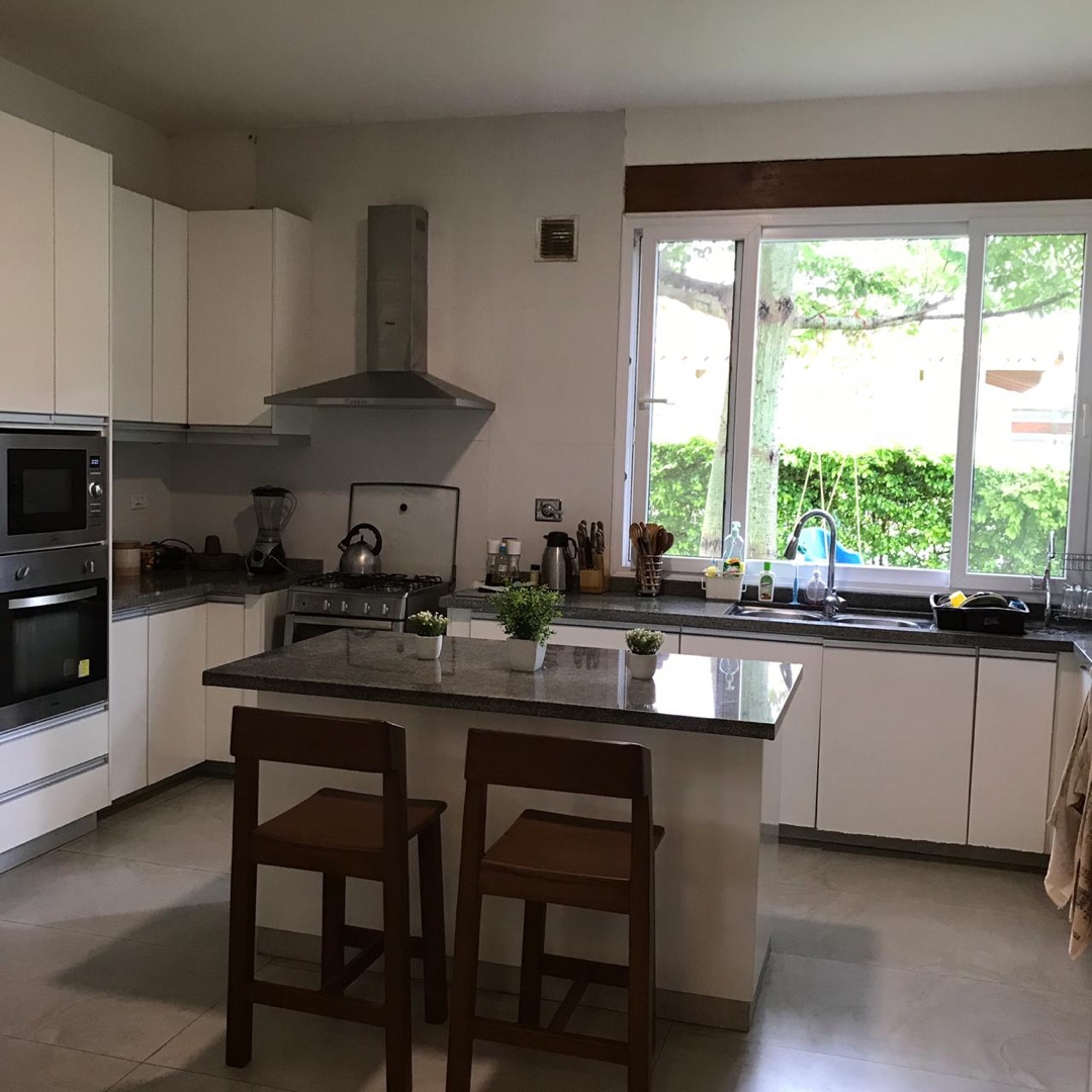 Casa en AlquilerAvda Pirai y 5to anillo 4 dormitorios 6 baños 3 parqueos Foto 16