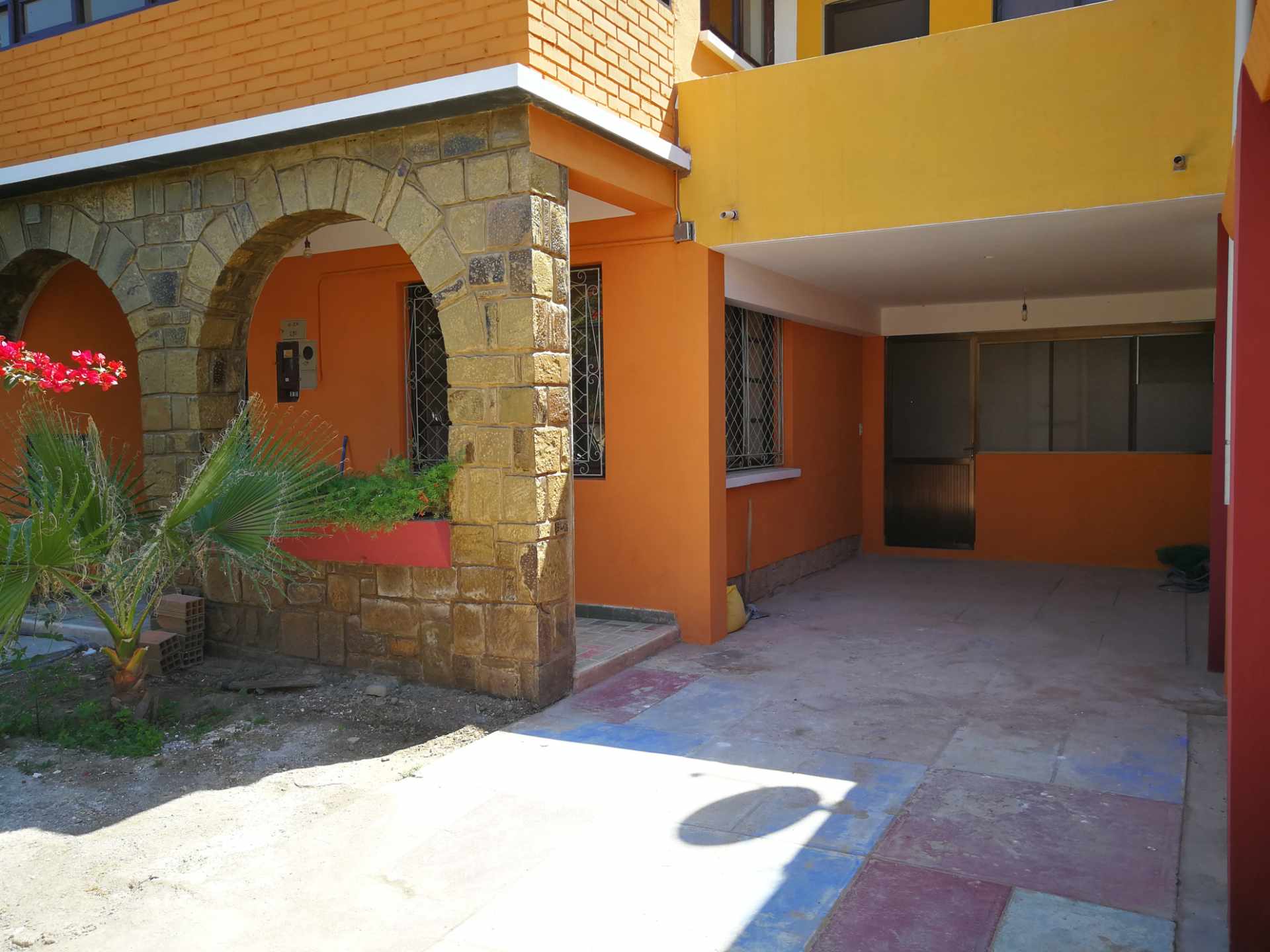 Casa en Alquiler Calle Colombia casi av. Belzu Foto 2