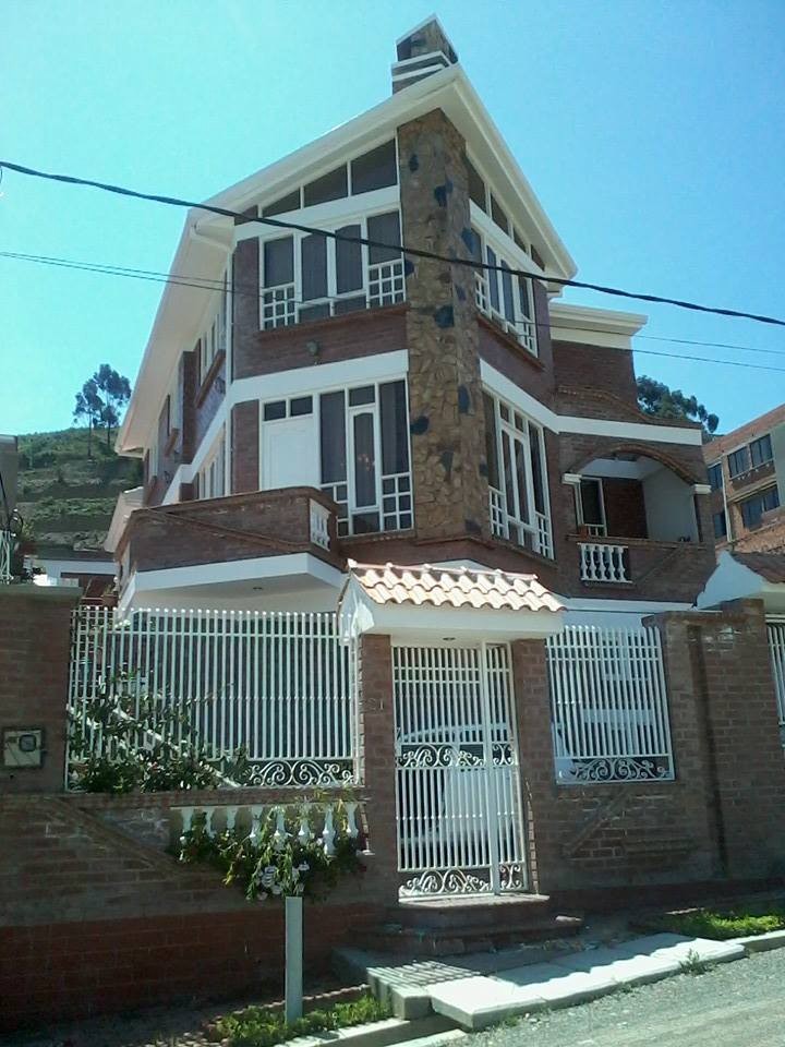 Casa Urbanizacion Rosales de Achumani Calle 3 No. 21 Foto 1