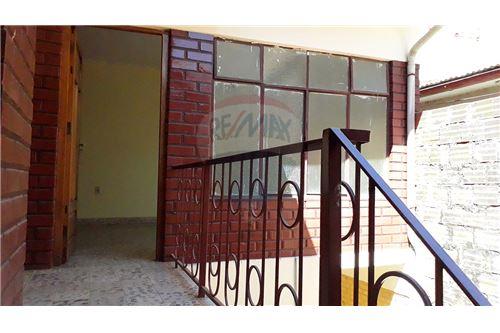 Casa en San Roque en Tarija 5 dormitorios 2 baños  Foto 5