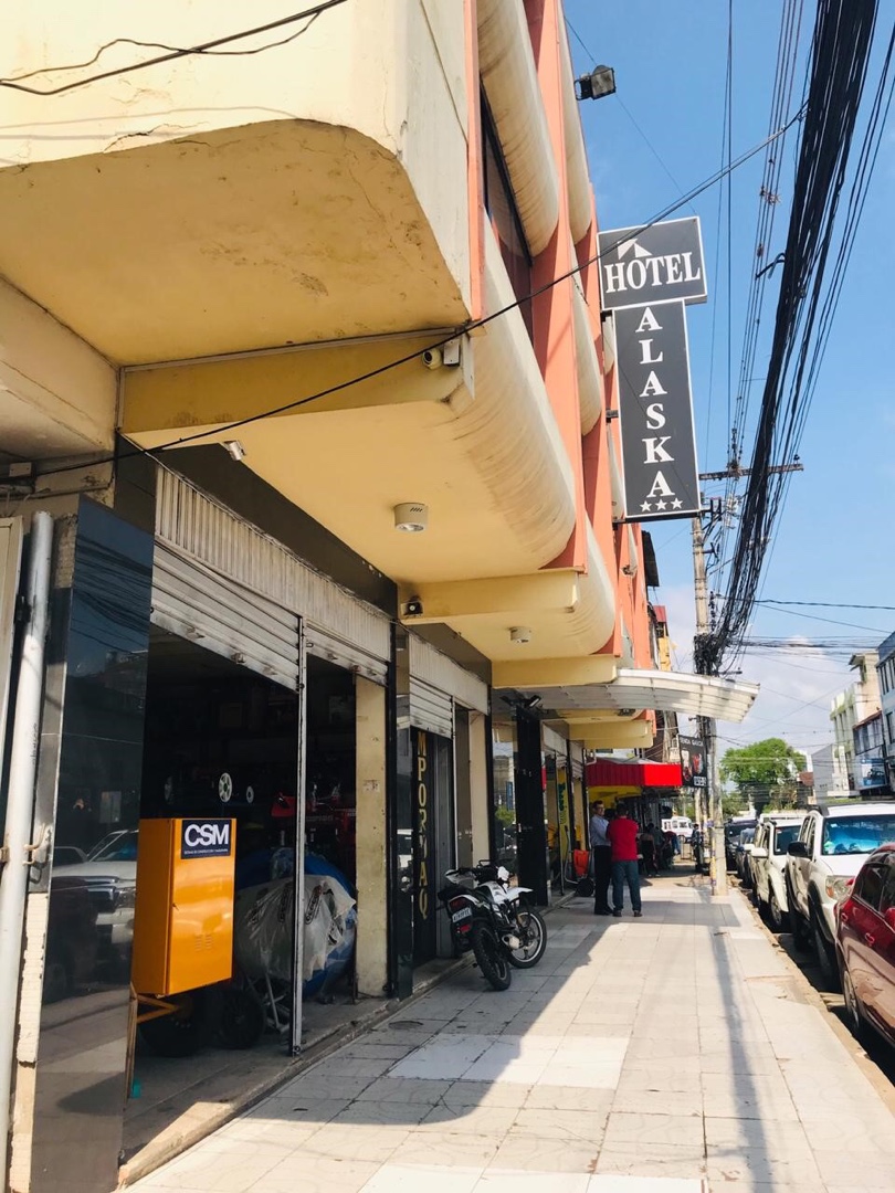 Edificio en VentaEN VENTA Hotel con ALTO FLUJO de huéspedes Calle Florida a 1/2 cuadra de la Av. Cañoto  62 dormitorios 70 baños 30 parqueos Foto 1