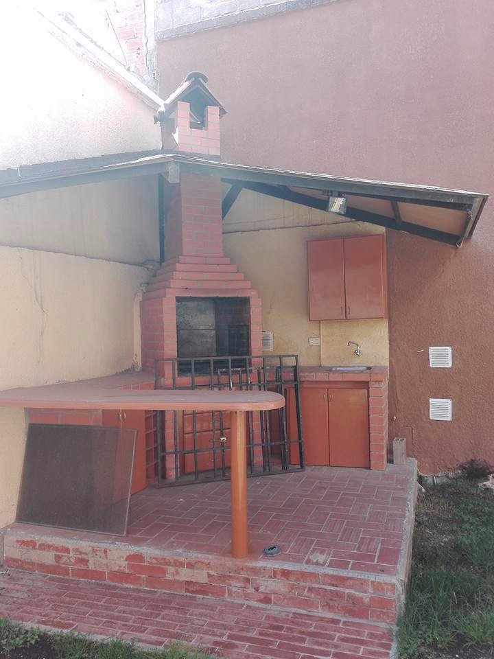 Casa en Achumani en La Paz 3 dormitorios 3 baños 2 parqueos Foto 2