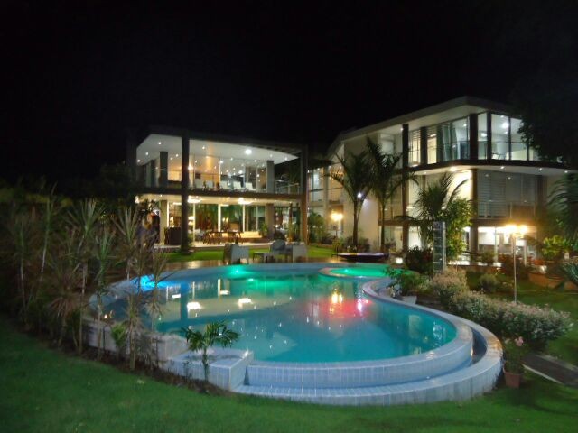 Casa en VentaURUBO 6 dormitorios 7 baños 4 parqueos Foto 1