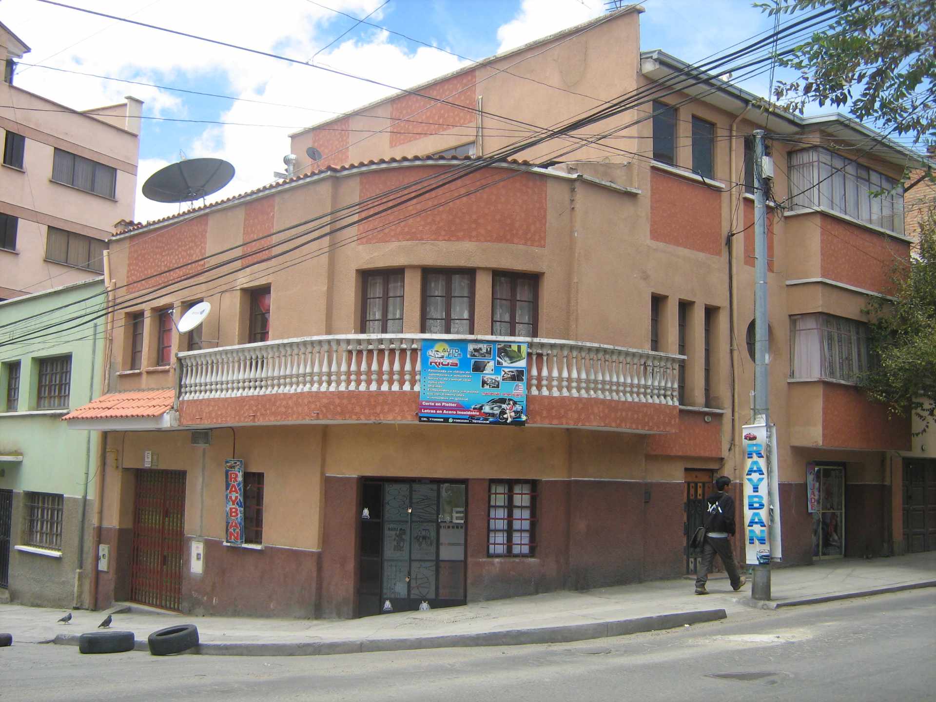 Local comercial en San Pedro en La Paz  1 baños  Foto 1