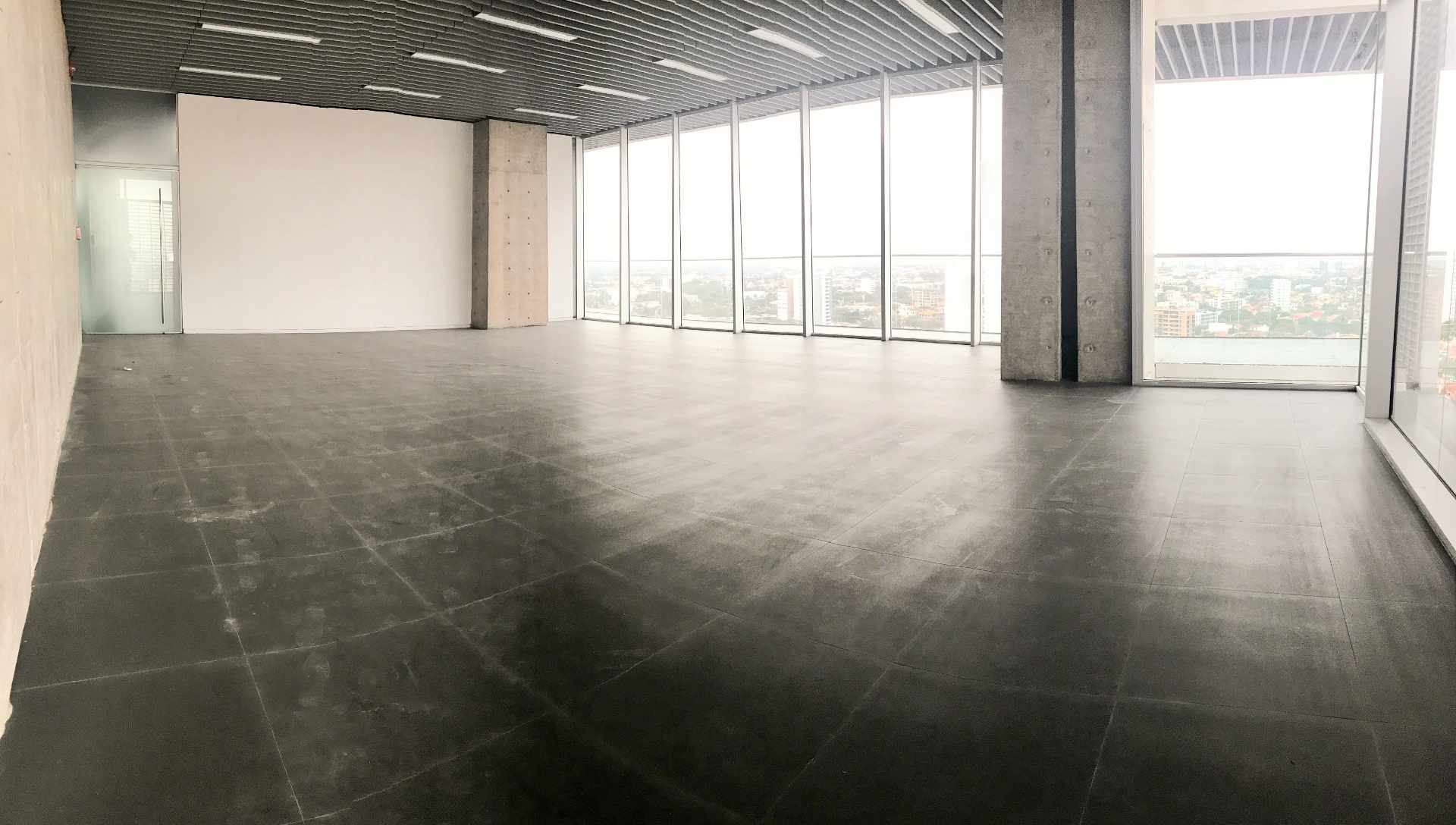 Oficina en Equipetrol en Santa Cruz de la Sierra 1 dormitorios 1 baños 2 parqueos Foto 2