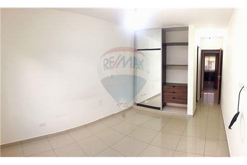 En Alquiler a $us 550 Foto 6