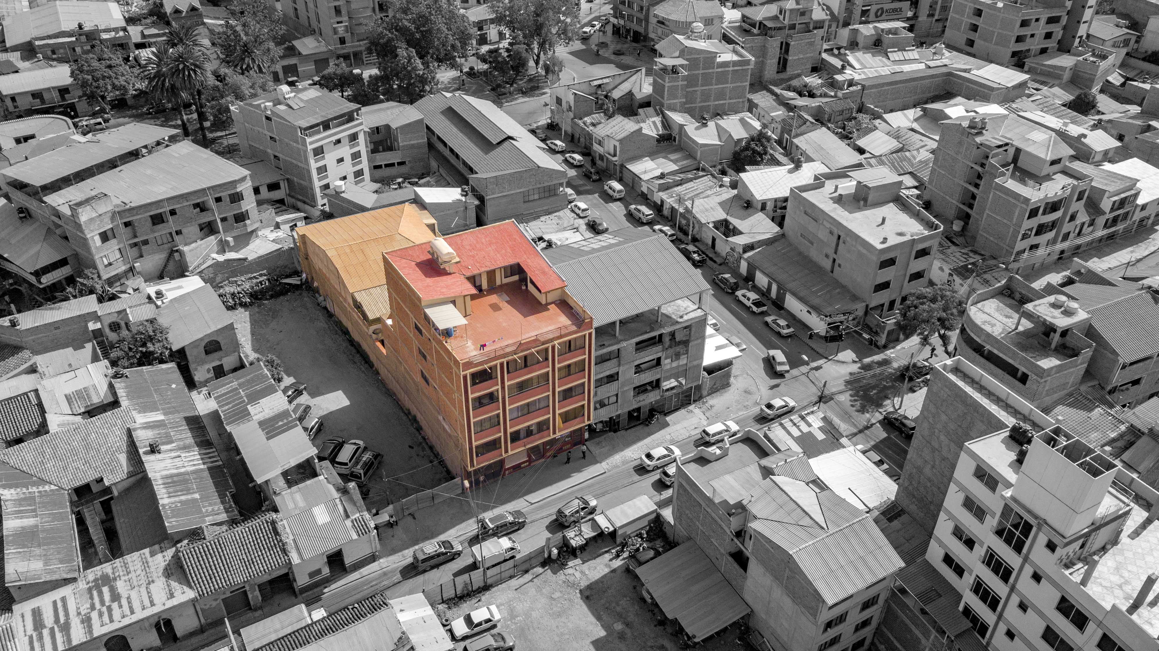 Edificio en Sudoeste en Cochabamba 27 dormitorios 16 baños  Foto 1