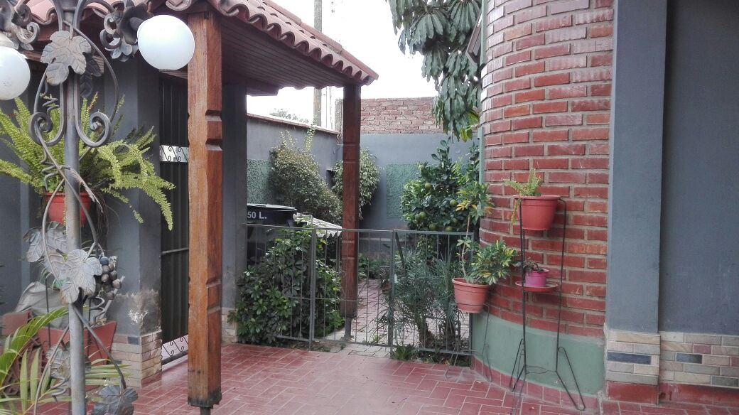 Casa en Colcapirhua en Cochabamba 4 dormitorios 5 baños 3 parqueos Foto 1