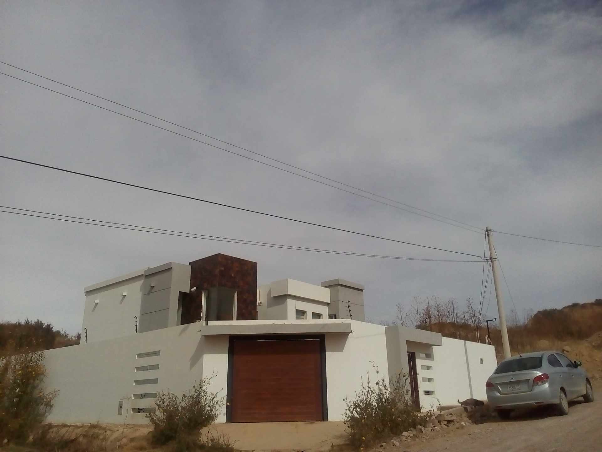 Casa en VentaBarrio Miraflore - Tarija - Bolivia 3 dormitorios 4 baños 5 parqueos Foto 2
